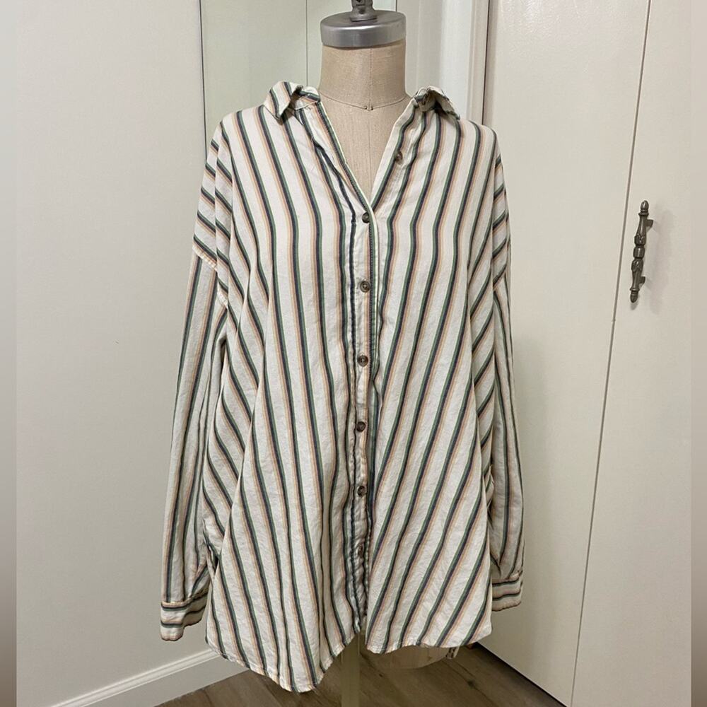 Universal Thread Woman's Oversized Fit Striped Button Down Shirt Women’s Large
